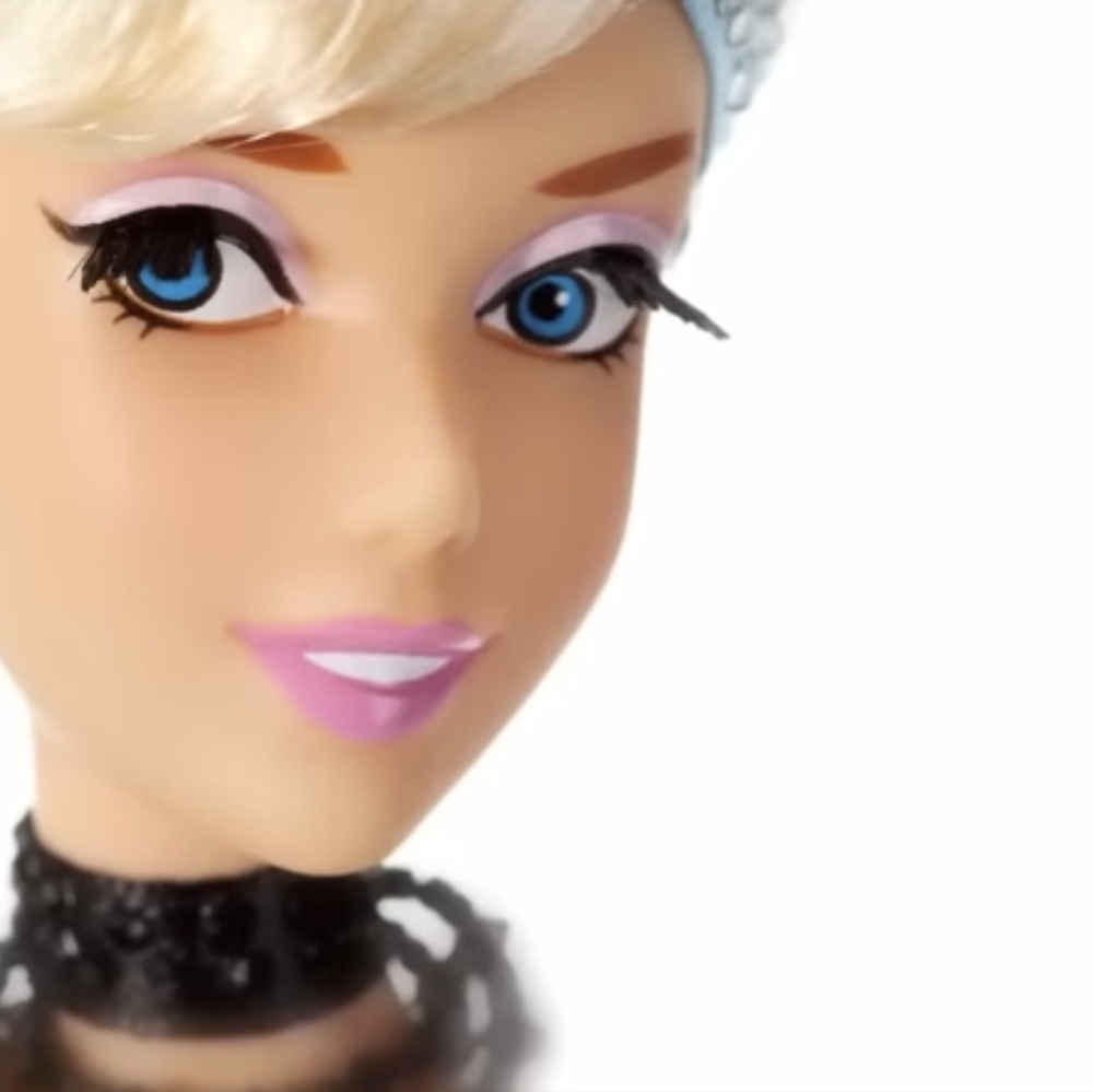 2011 Limited Edition Disney Designer Cinderella Doll - Picture 2 of 6